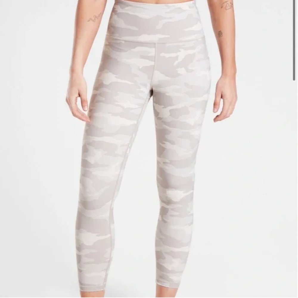 Athleta Elation 7/8 tight in Taupe Camo